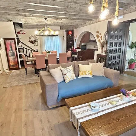 Nikolas Villa Asprogerakata