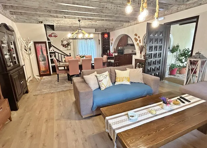 Nikolas Villa Asprogerakata