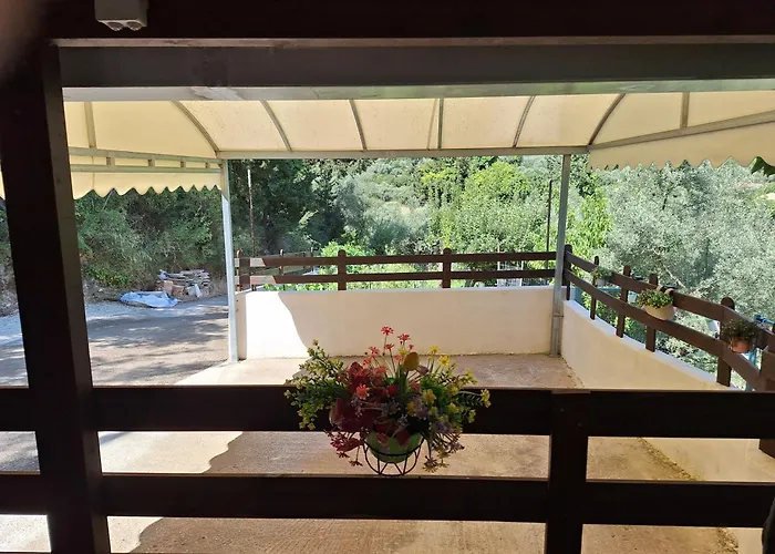 Nikolas Villa Asprogerakata